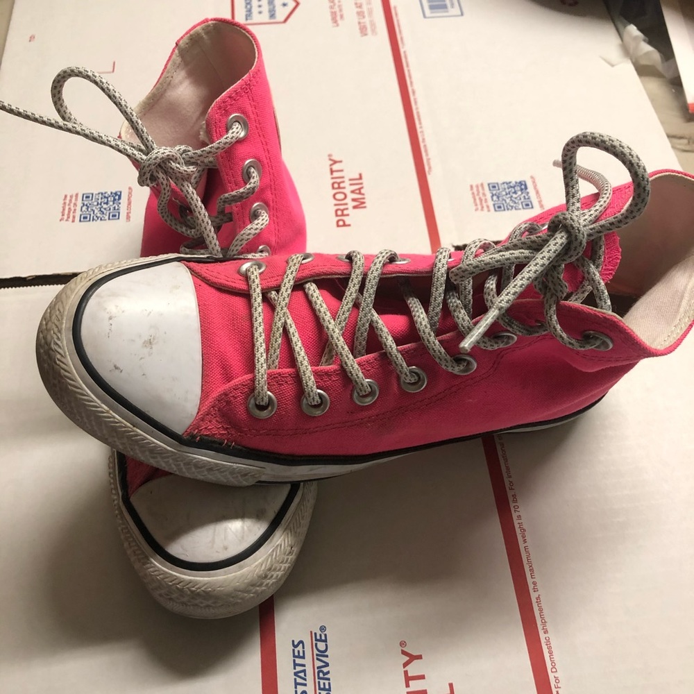 Hot pink converse sneakers size women’s 9
